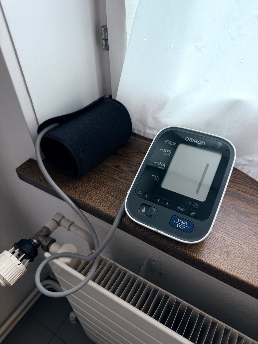 Omron Attrezzature mediche: Omron Blutdruckmessgerät – Usato da Dottikon venduto da Marz5