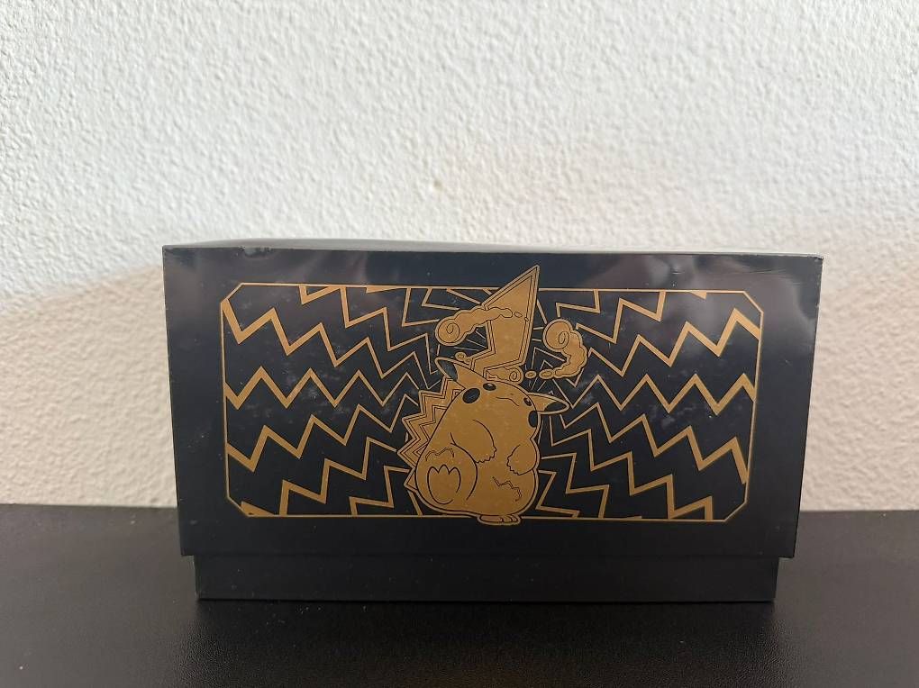 Pokémon Carte collezionabili: Pokémon Pikachu Gift Box (ETB) – Nuovo e nell'imballaggio originale da Chexbres venduto da Collectors-Peak