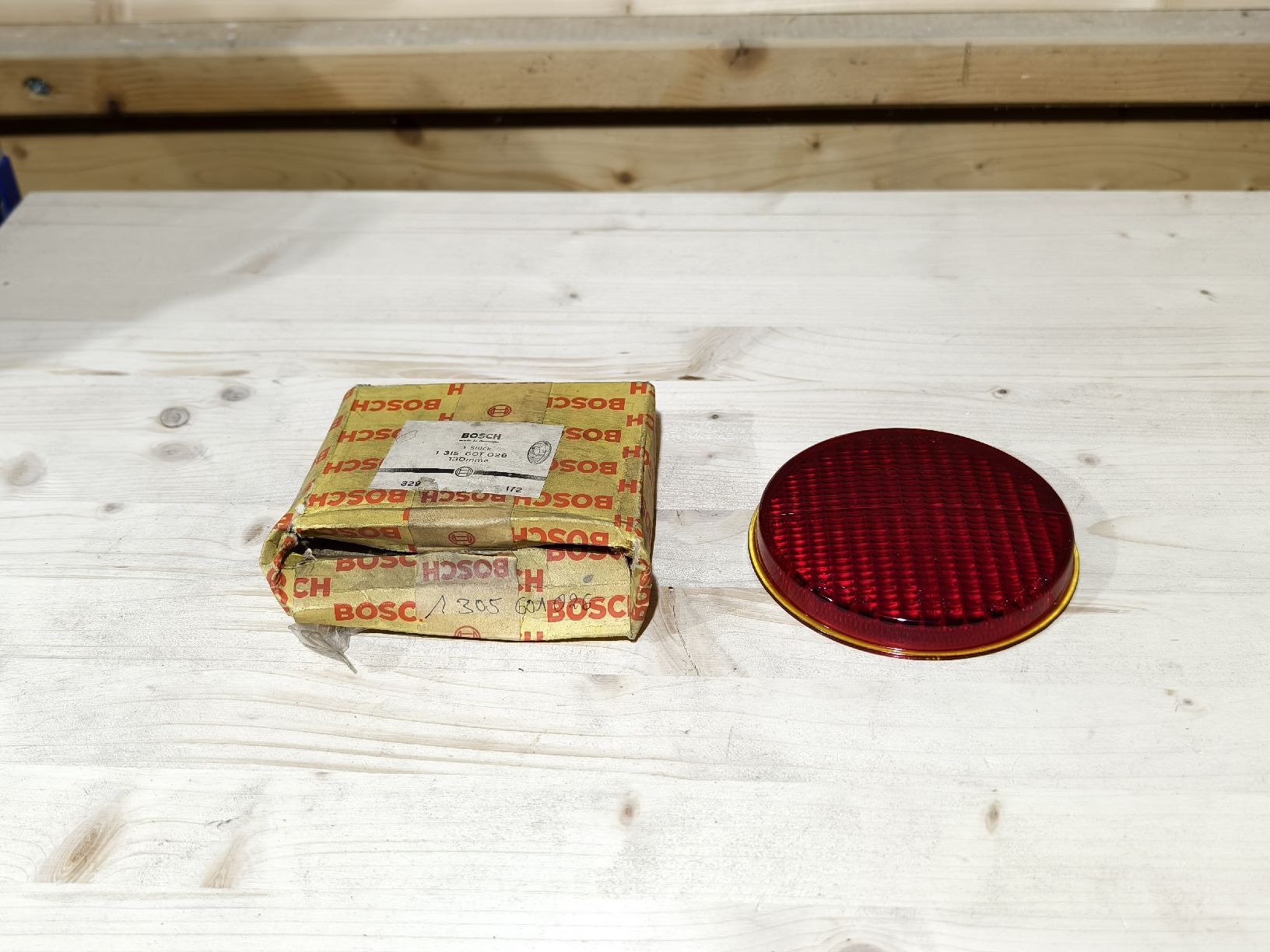 Bosch Tutti pezzi di ricambio auto: Original BOSCH Glas-Streuscheibe Rot K8401 – Nuovo (secondo la descrizione) da Ottoberg venduto da KingTony 1