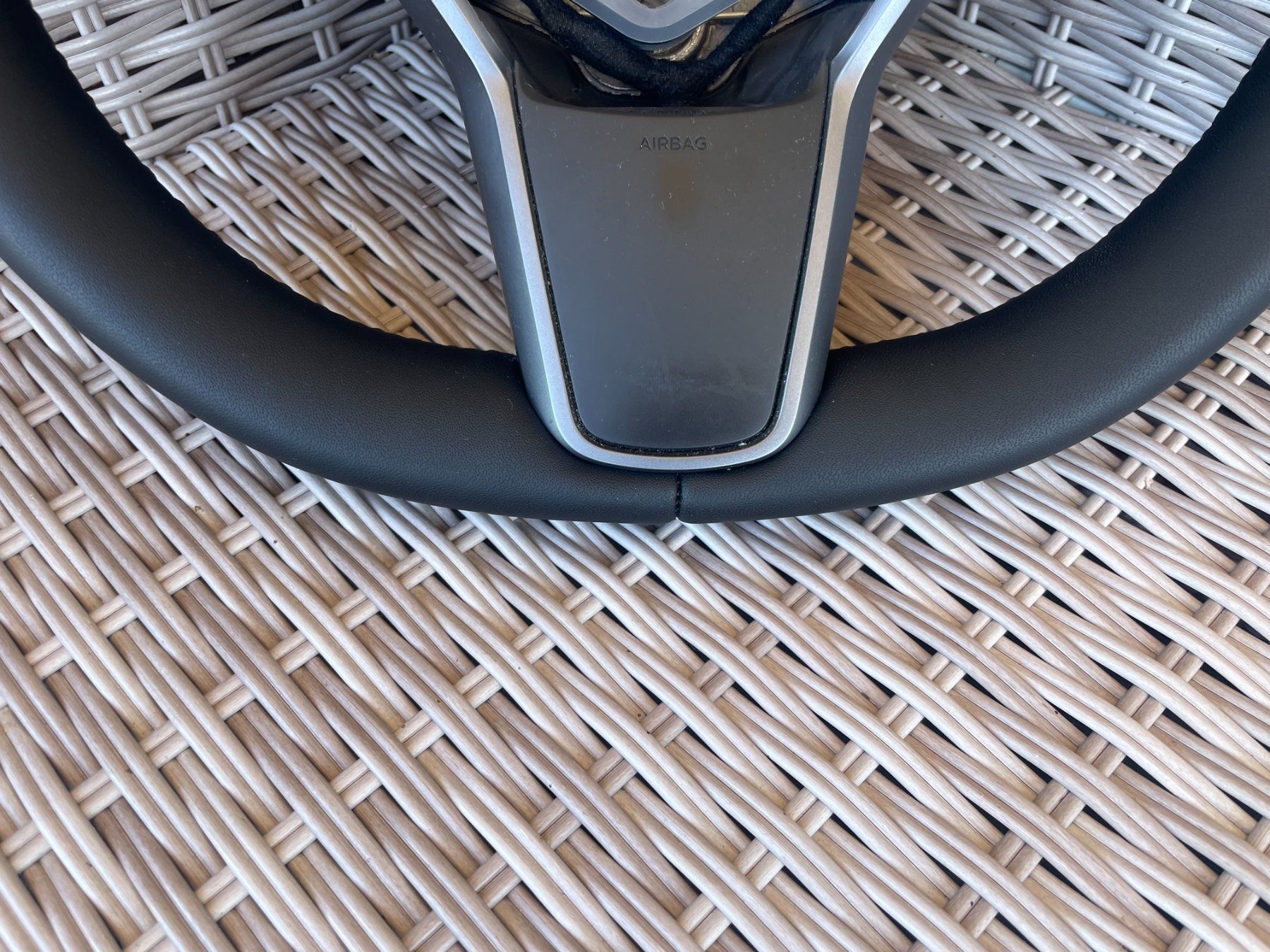 Tesla Tutti pezzi di ricambio auto: Neues Leder lenkrad TESLA 3 / Y – Nuovo (secondo la descrizione) da Auw venduto da Neo_z2rq 2