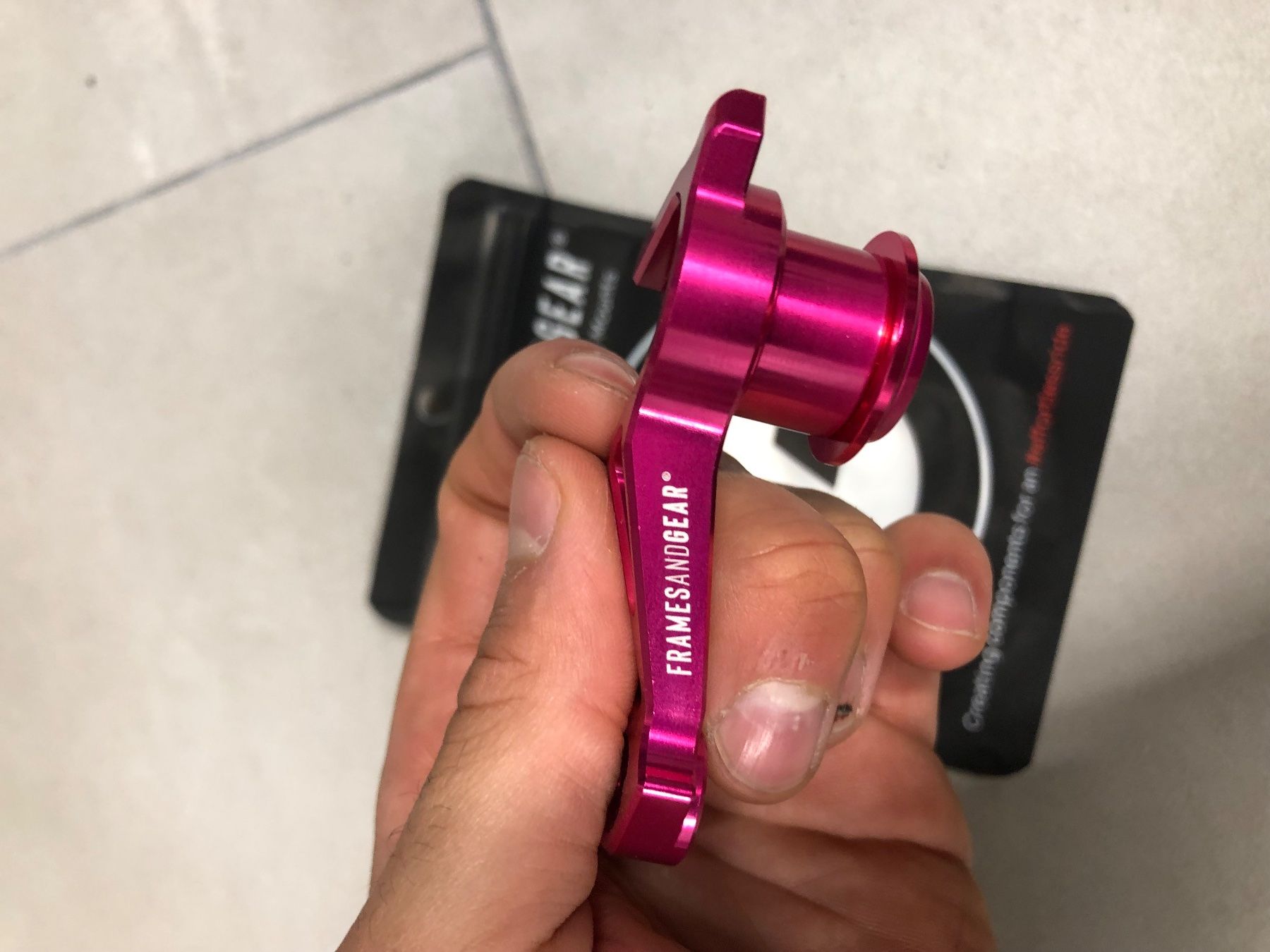 Shimano Pezzi di ricambio: Frames&Gear direct mount UDH pink – Nuovo e nell'imballaggio originale da Einsiedeln venduto da Bikegeek 1