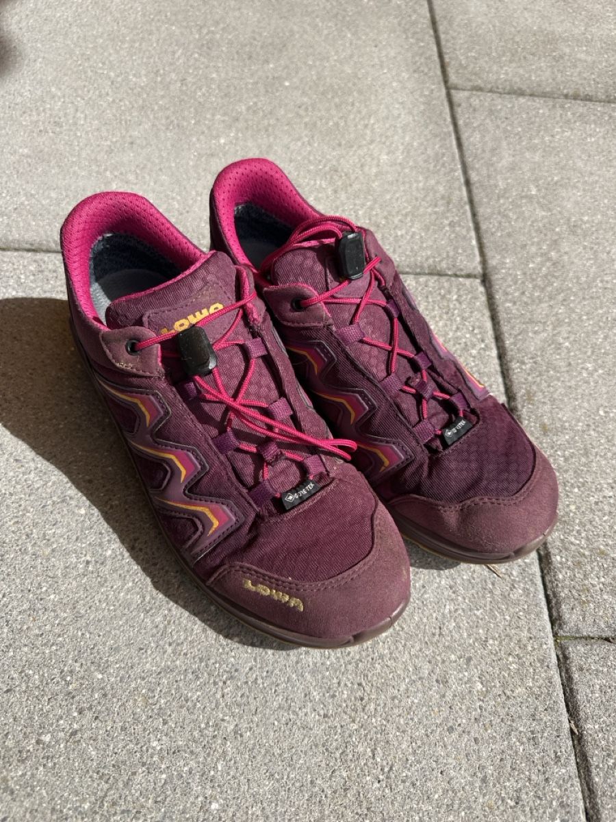 Lowa Scarpe per ragazze: Lowa Trekkingschuhe Grösse 37 – Usato da Mörschwil venduto da tweety9402