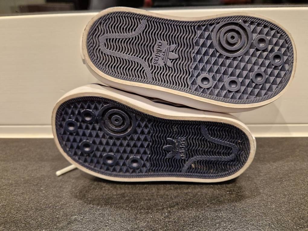 Adidas Scarpe per ragazzi: Adidas Kinderschuhe Grösse 20 – Usato da Eglisau venduto da dominique92 1