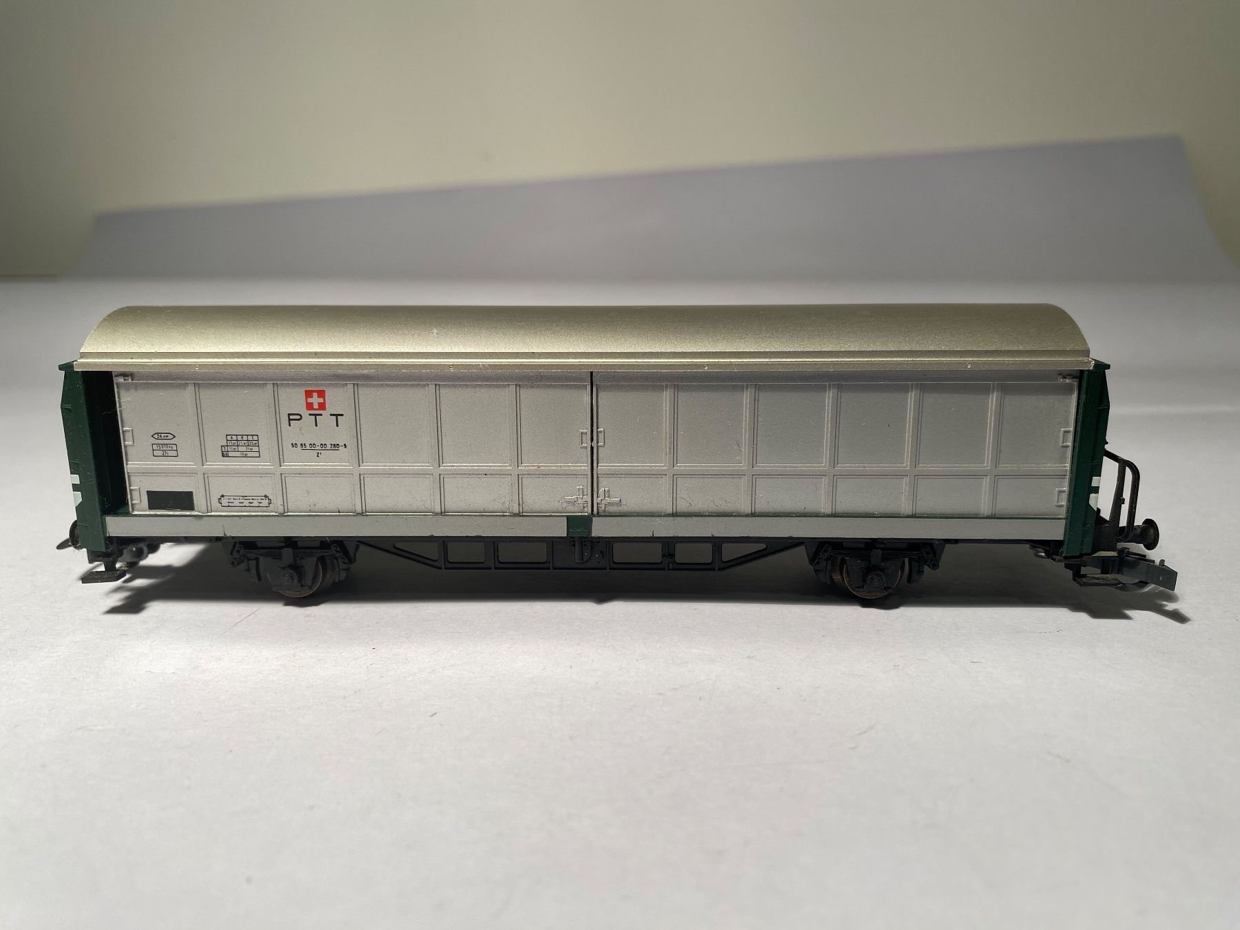 Fleischmann Modelleisenbahnen: FLEISCHMANN Geschlossener Güterwagen POST PTT, AC Achsen – Gebraucht aus Buchrain von Modellbahn11 1