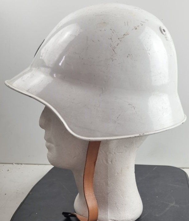 Schweizer Armee Uniformi & Effetti personali: Schweiz, Stahlhelm M18  weiss Werksschutz – Usato da Flums venduto da Flumsantik 3