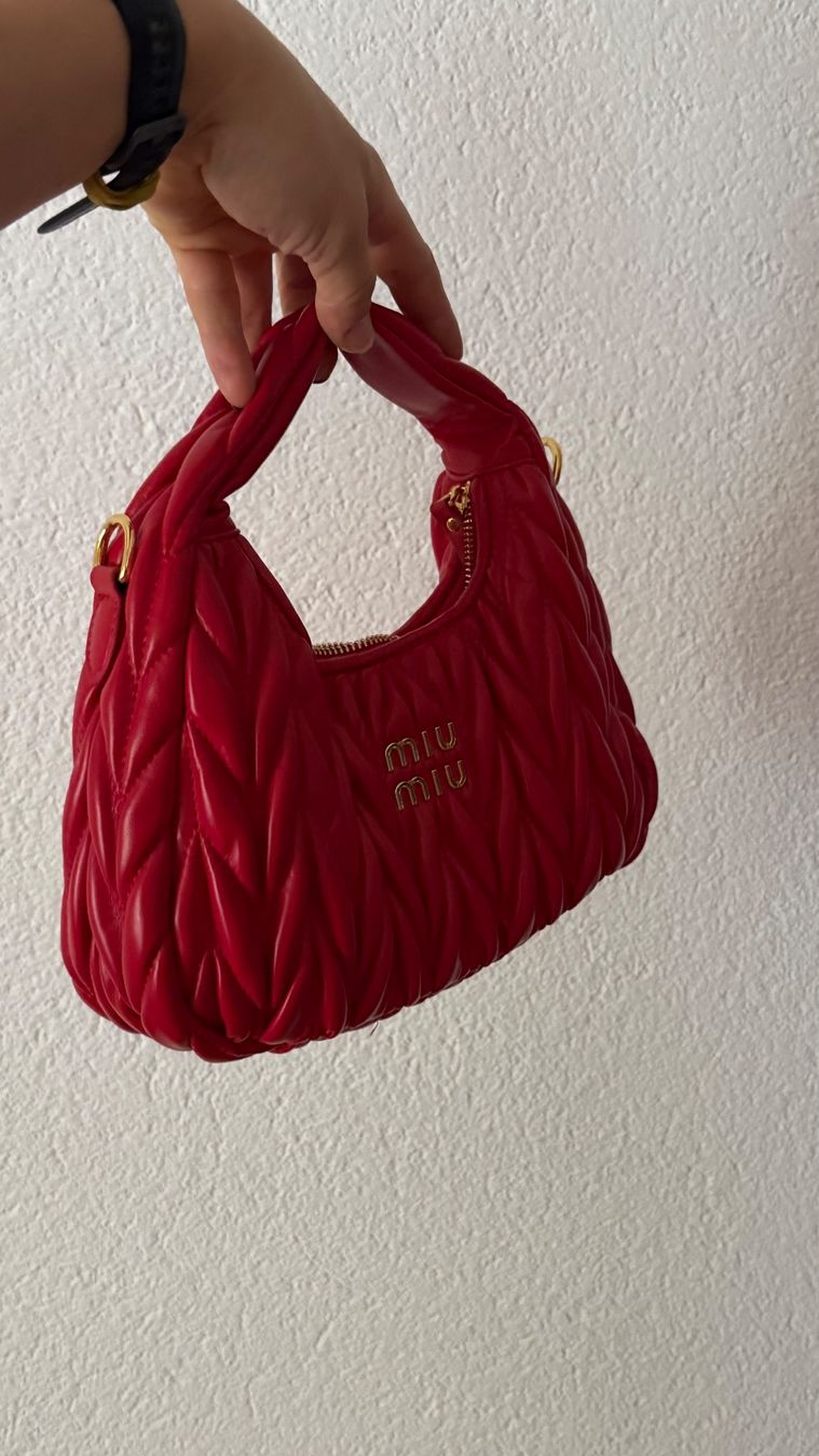 Miu Miu Borse da donna: Miu Miu Red Leather Shoulder Bag – Nuovo (secondo la descrizione) da Dietikon venduto da dom_pvq5 5