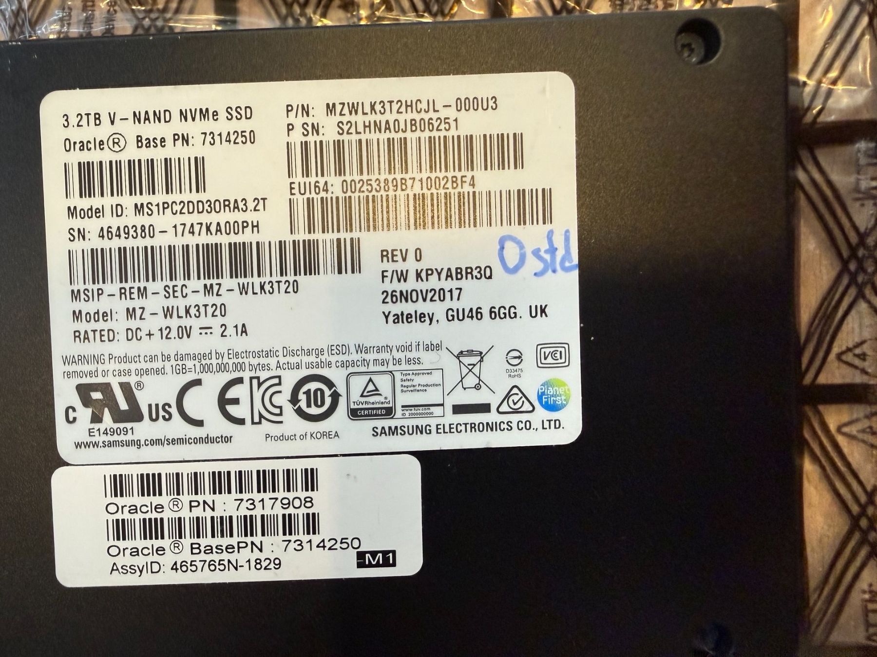 Samsung Harddisks: SAS NAND NVME 3,2TB U.2 – Neu (gemäss Beschreibung) aus Zürich von Drwatson