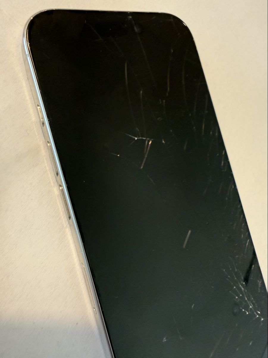 Apple Telefoni cellulari / Smartphones: iPhone 16 Pro mit 256 GB in Weiss, defektes Display – Difettoso da Zürich venduto da Go44it 6