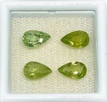 4x Péridots poire 8x5 mm - Valeur 360.- Fr
