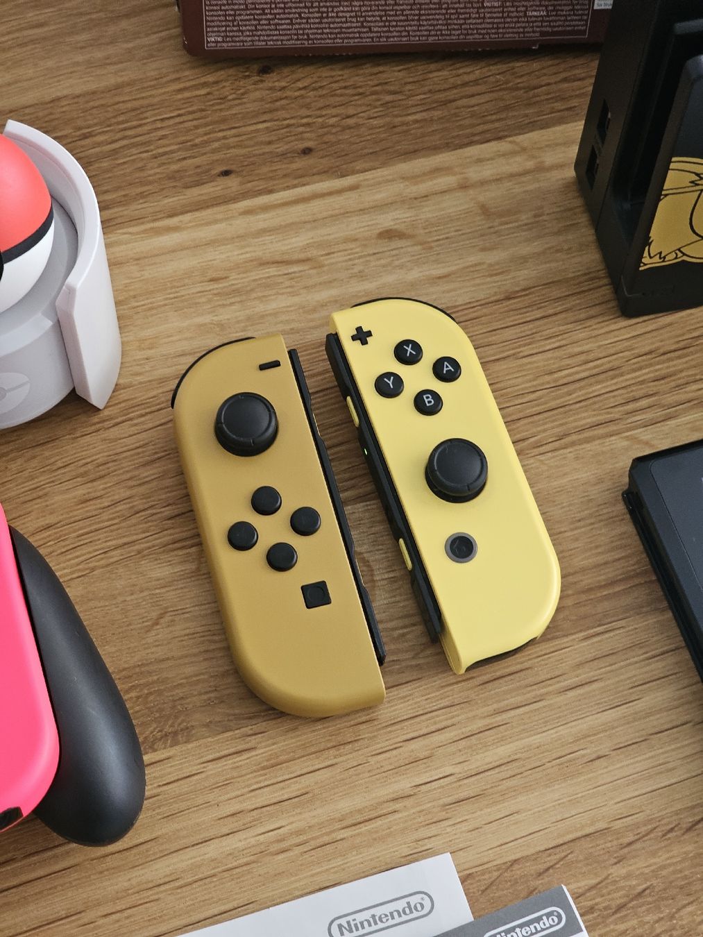 Nintendo Konsolen: Nintendo Switch Pokémon Pikachu Evoli Limited Edition  – Neu (gemäss Beschreibung) aus Bubendorf von SecretCollectors 2