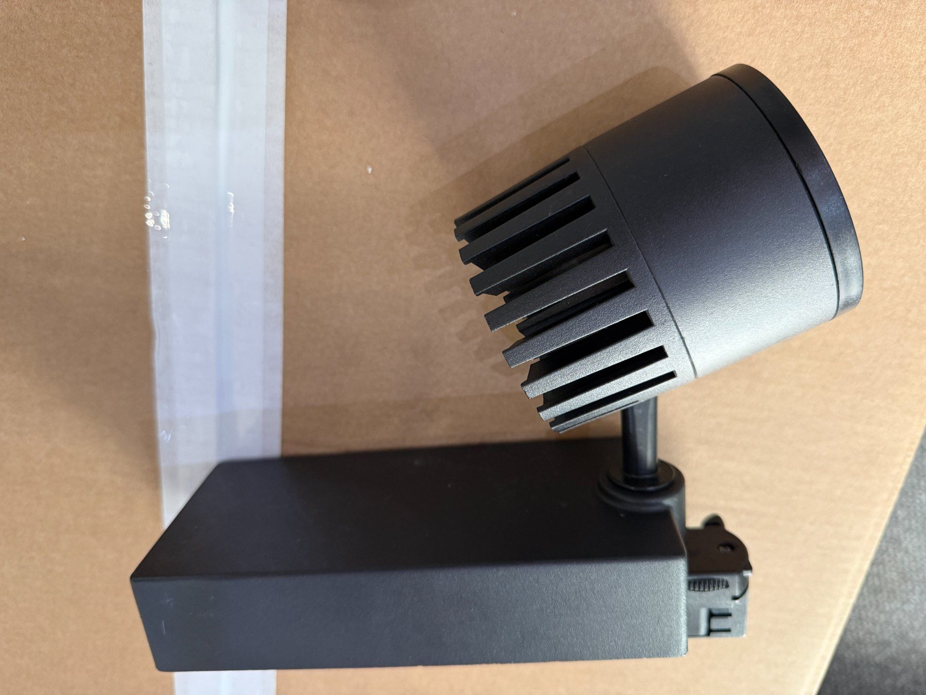 Lampade: LED-Schienenstrahler "Tracklight" LIMAS, LM.013.32014 – Usato da Unterengstringen venduto da Tnovus