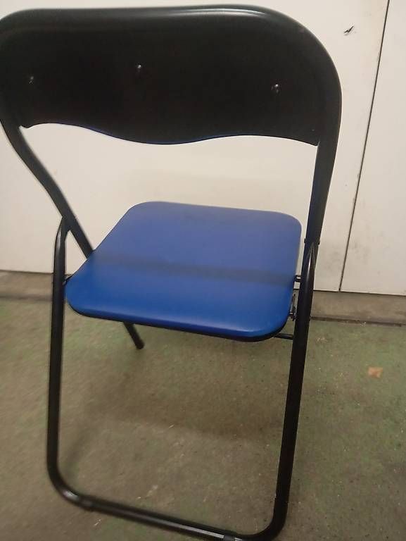 Sedie: Klappstuhl gepolstert,blau – Usato da Basel venduto da Petergunn 1