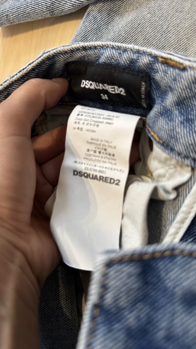 Dsquared2 Jeans: Dsquared2 Jeans, Size 34, Light Wash, Distressed Denim – Nuovo (secondo la descrizione) da Zürich venduto da ele_5wrd 2