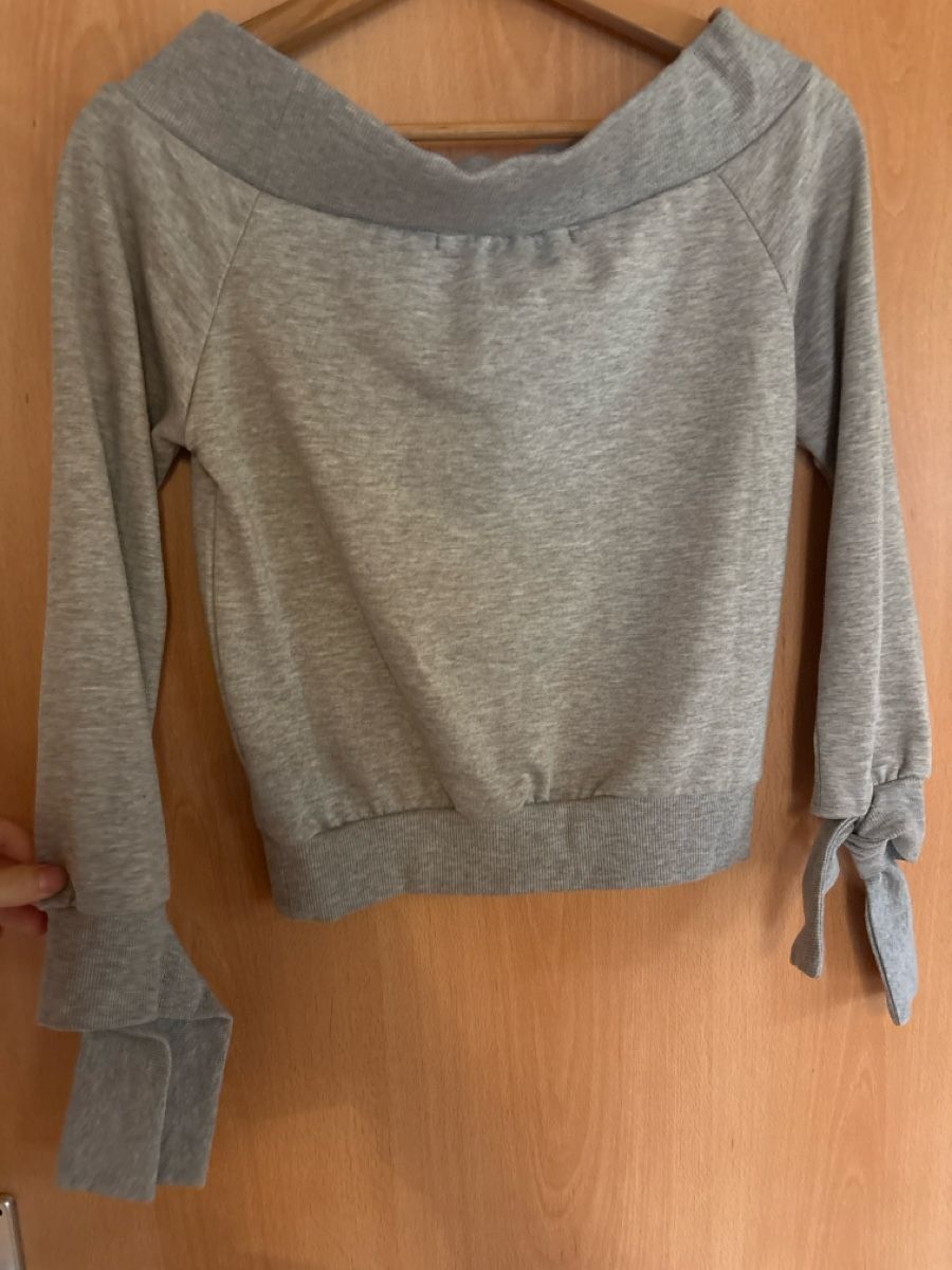 Top: Damen Pullover grau schulterfrei mit Schleifen Ärmel – Usato da Sulgen venduto da yen_5klh 2