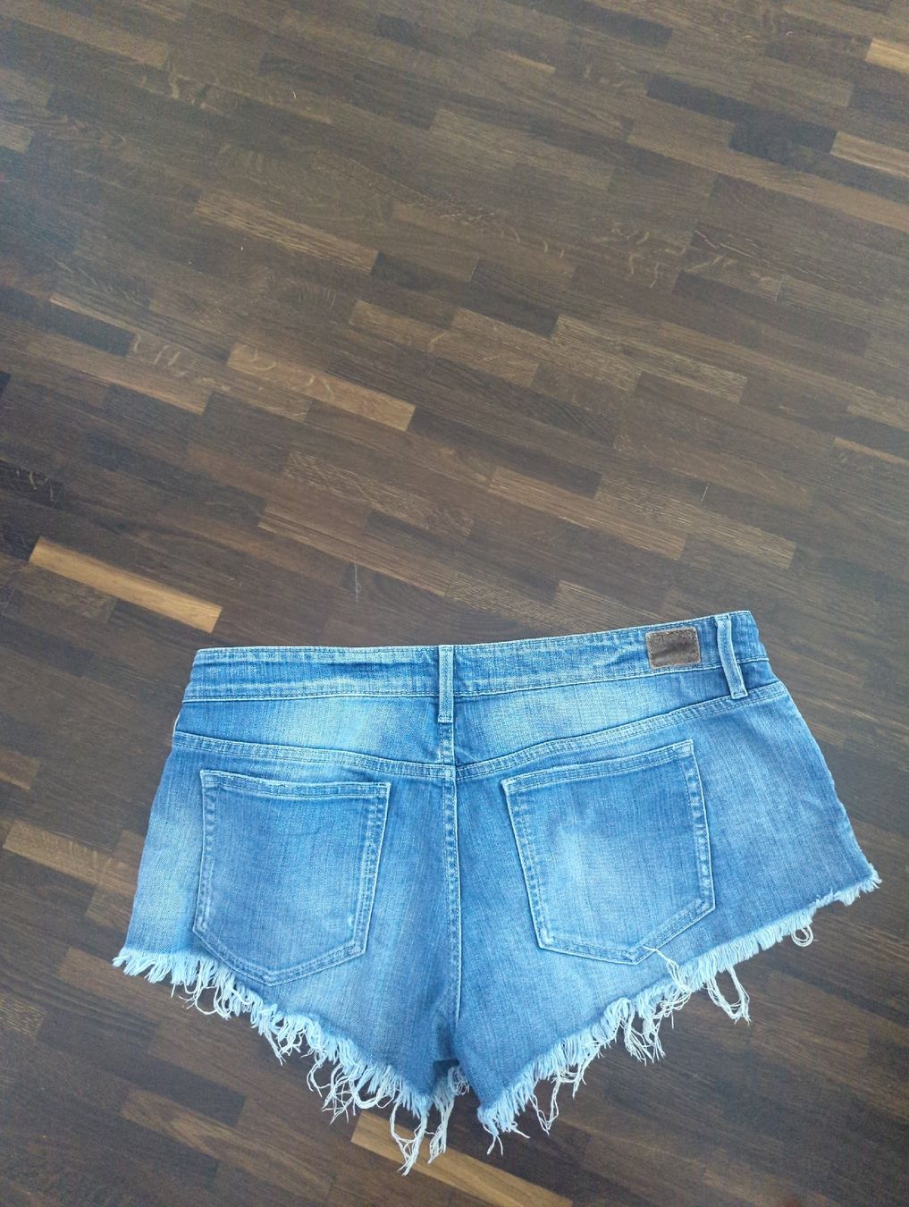 Guess Pantaloni: Guess Hotpants – Usato da Niederwangen BE venduto da jan_p2tb 1