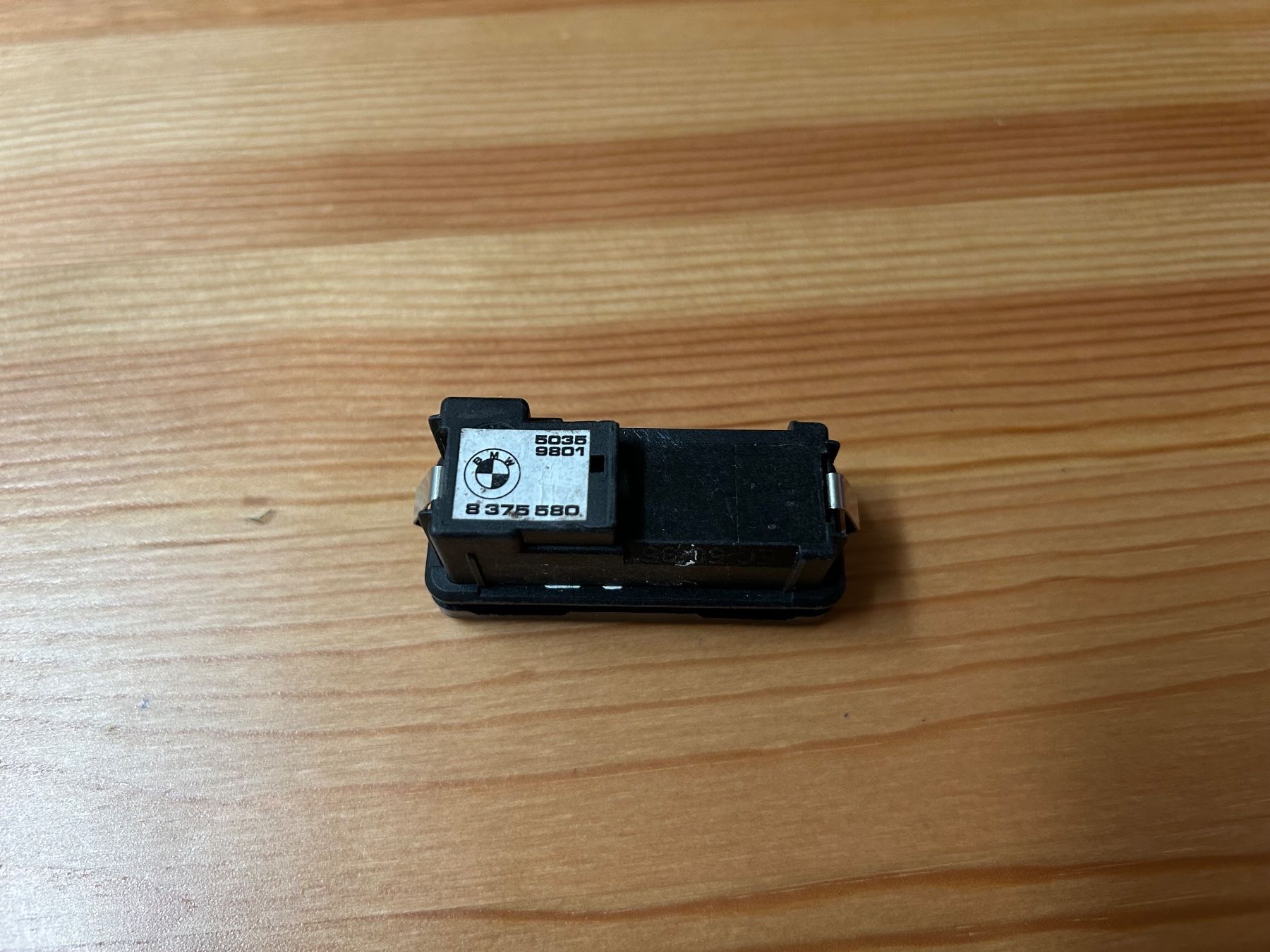 BMW Tutti pezzi di ricambio auto: BMW e39 e60 e65 e70 e71 Schalter Automatische Heckklappe – Usato da Basel venduto da Vatan1453 4