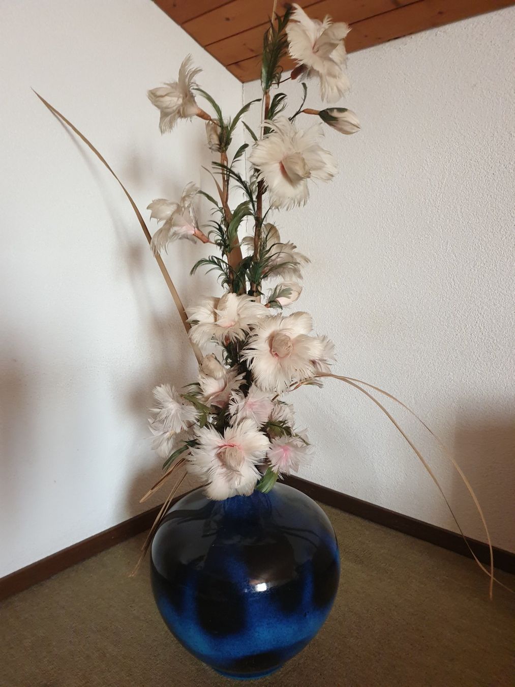 Tutte le decorazioni: Blumendekoration aus Federn – Usato da Tuggen venduto da Mviola2