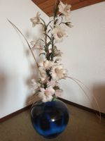 Blumendekoration aus Federn