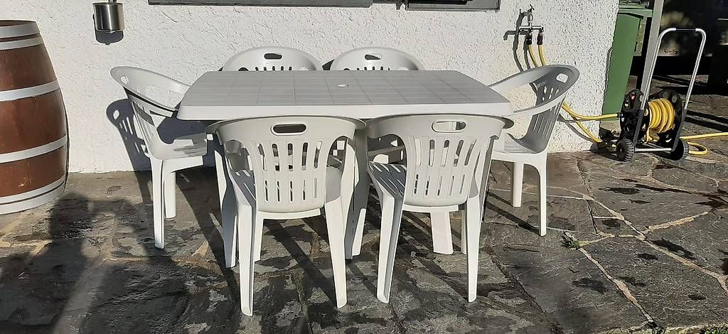 Set di tavolo e panche: Tavolo e sedie da giardino – Usato da S. Antonino venduto da Leano77