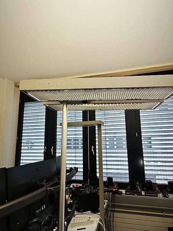Lampade: Ständerlampe zu verkaufen mit Sensor – Usato da Niederhasli venduto da Sunbeam7 1