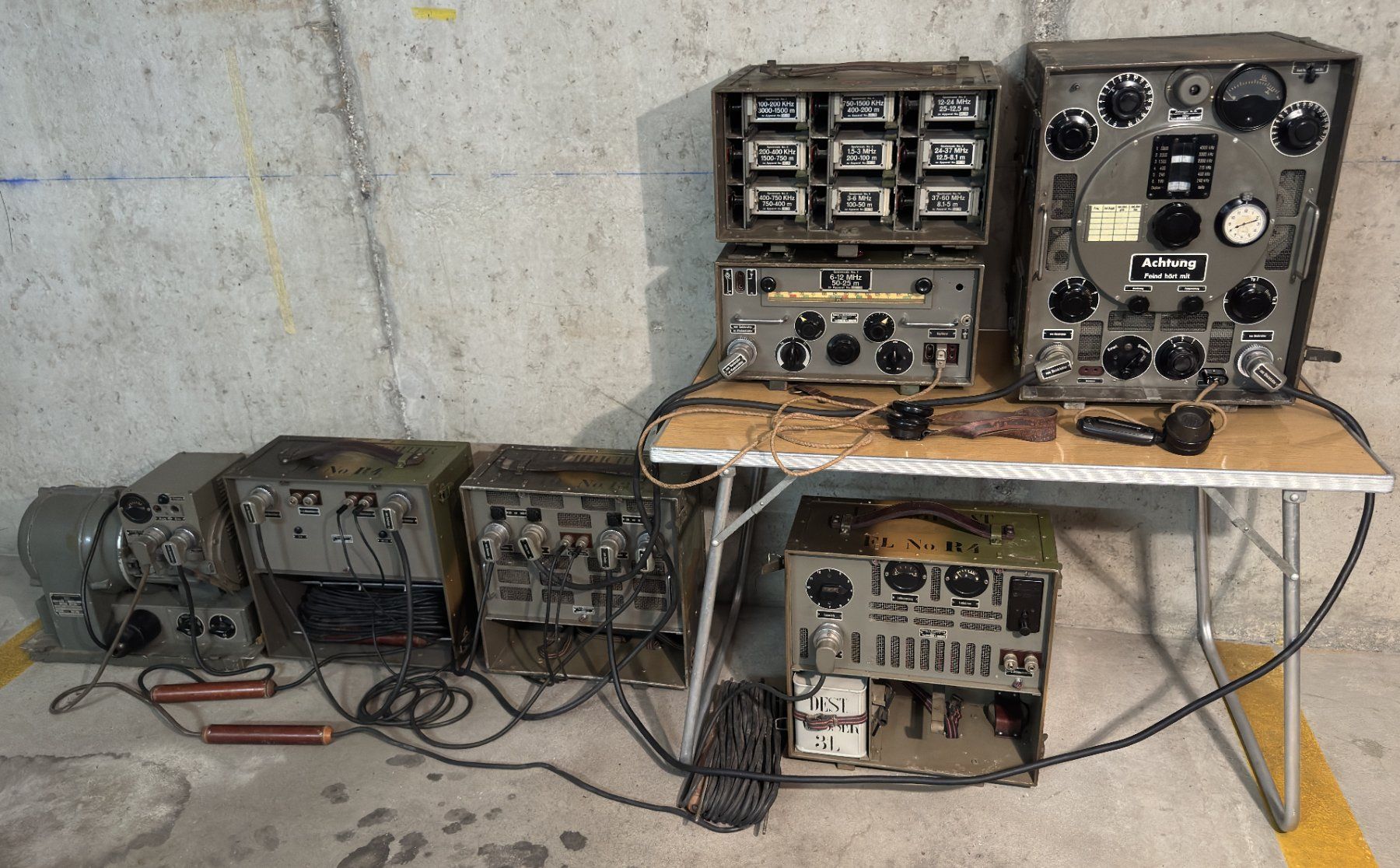 Radiocomunicazione: Schweizer Militär Funkstation – Difettoso da Ins venduto da funkflieger 5