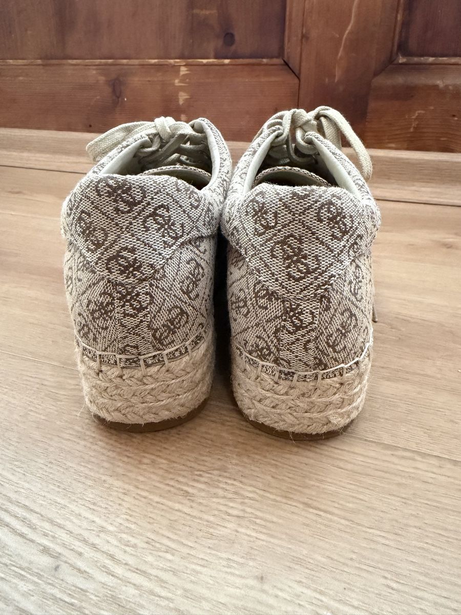 Guess Chaussures femmes: GUESS chaussures t39 – D'occasion à La Sagne VD par jeliquidetout 2