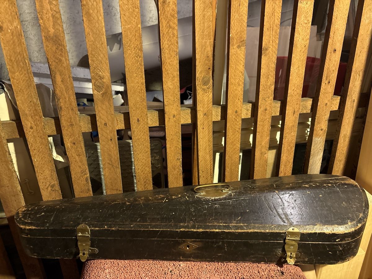Reisekoffer: Alter Geigenkasten aus Holz – Gebraucht aus Basel von Summer.Day 1
