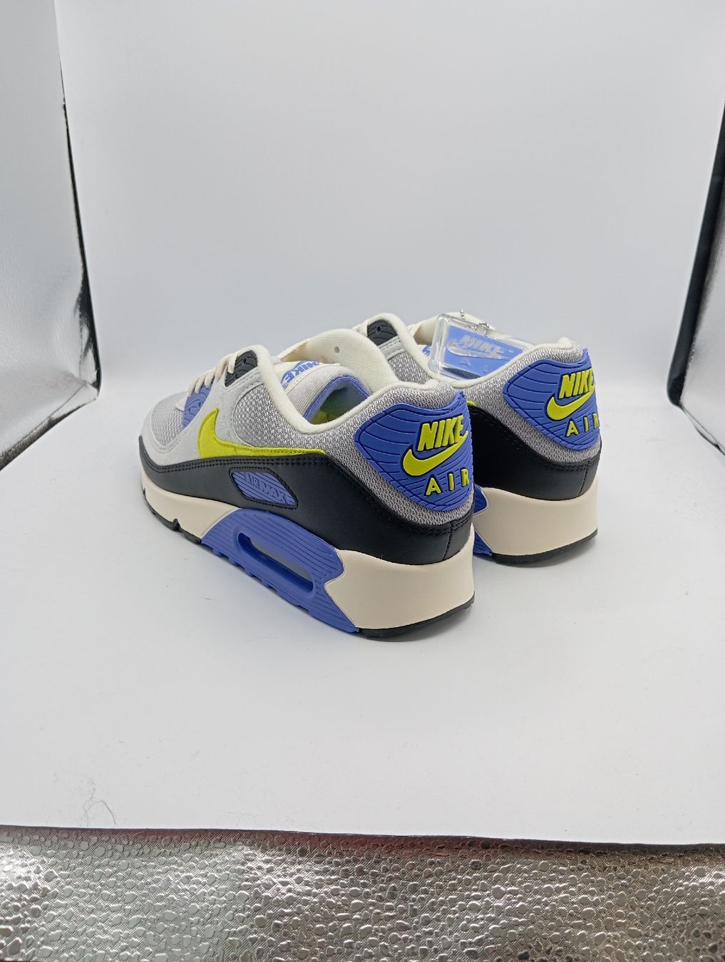 Nike Herrenschuhe: Nike Air Max 90 (EU45) – Neu und originalverpackt aus Schaffhausen von outlez 5