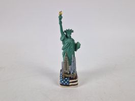 STATUE OF LIBERTY FLAG AND SKYLINE