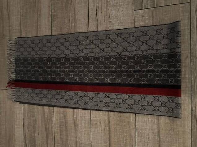 Foulard & Sciarpe: ECHARPE GUCCI MIXTE – Nuovo e nell'imballaggio originale da Chavannes-de-Bogis venduto da sth_yzd6 1