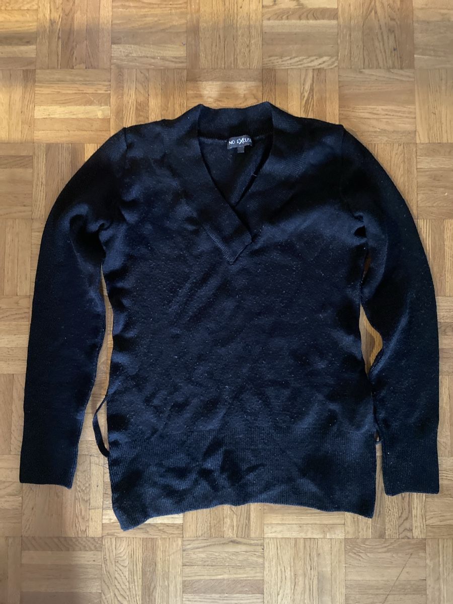 Pullover & Sweatshirts: Pull noir mi saison avec lacets sur les côtés taille 42-44 – Gebraucht aus Genève von captus