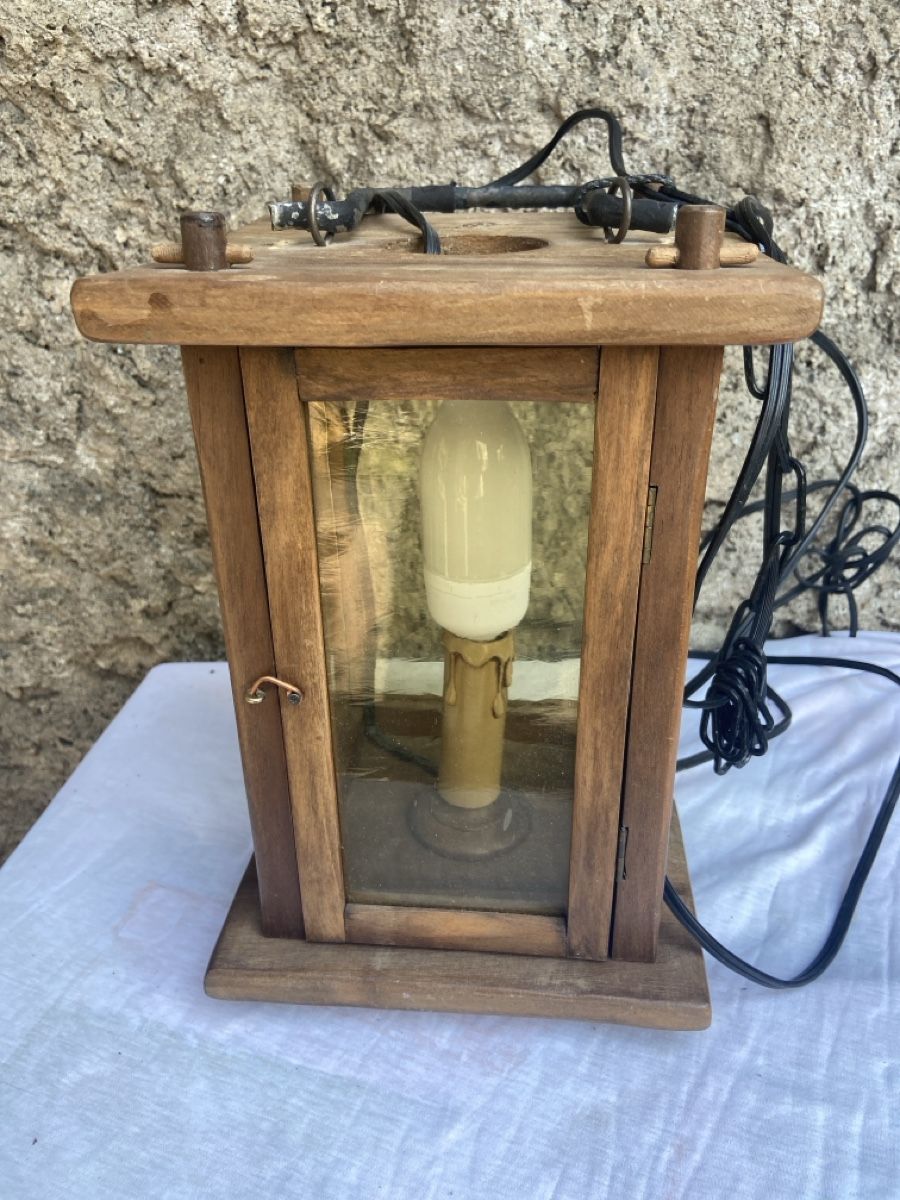 Lampen: Laternenlampe Holz Glas antik gebraucht – Gebraucht aus Brienz BE von hey_z9vg