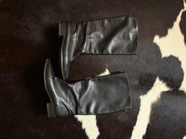 Schwarze Lederstiefel