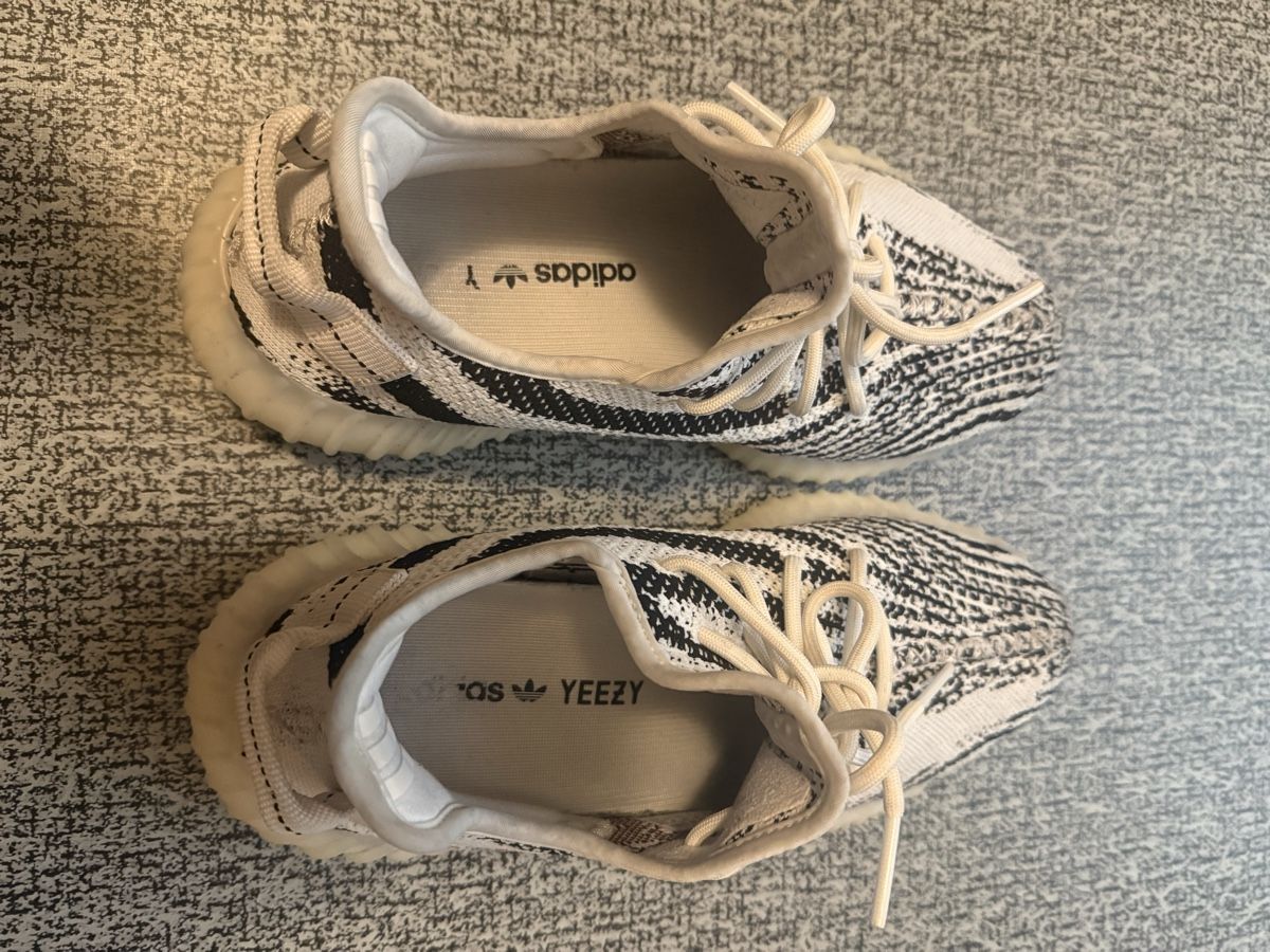 Adidas Herrenschuhe: ADIDAS YEEZY BOOST 350 V2 ZEBRA – Gebraucht aus Affoltern am Albis von henokg