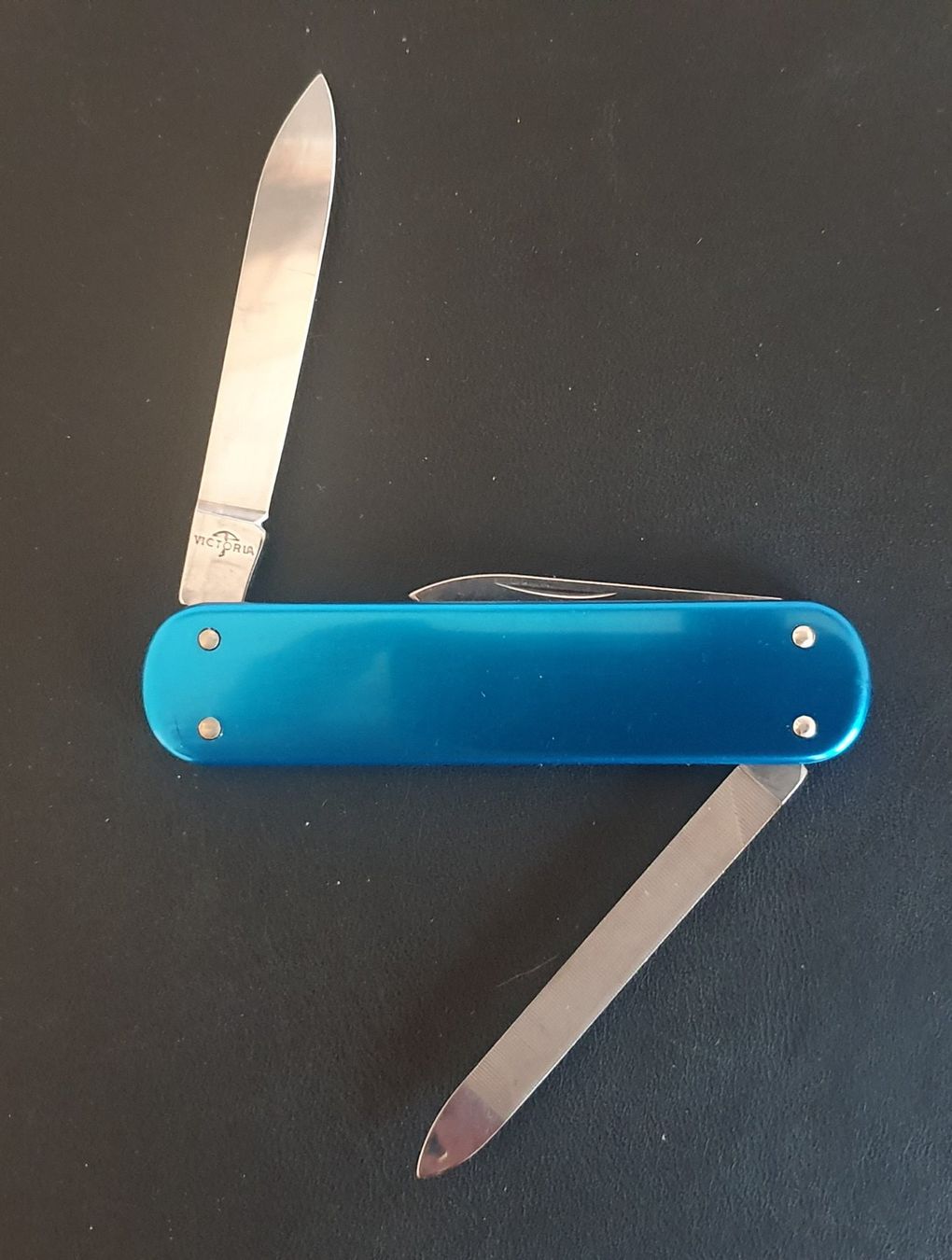 Victorinox Coltelli tascabile: 3 Victorinox Sackmesser mit Logo – Usato da Härkingen venduto da MarianneSi 9
