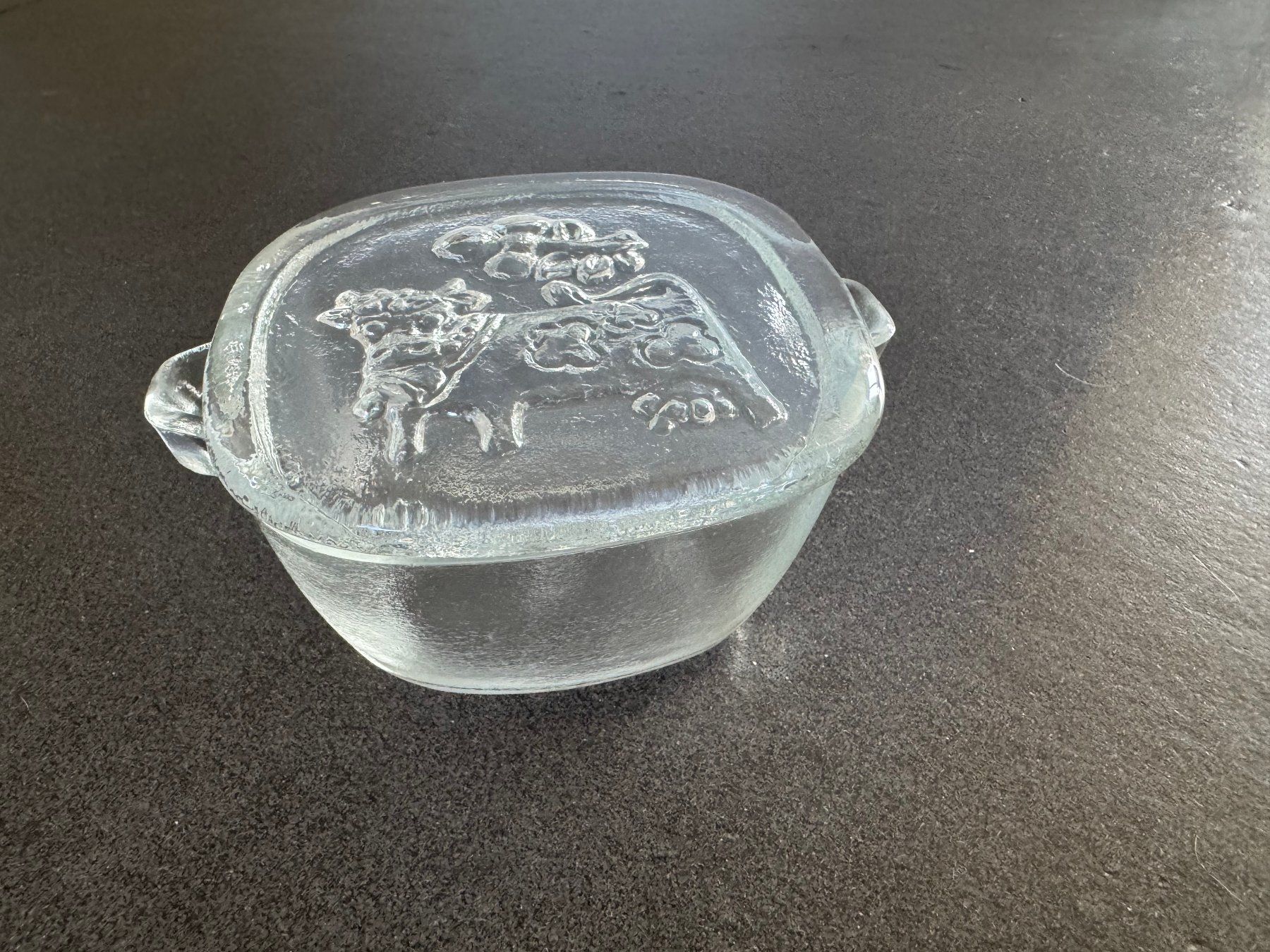 Glasi Hergiswil Bicchieri: Glasi Hergiswil Glasdose mit Deckel "OLMA" – Usato da Fribourg venduto da tschjoly
