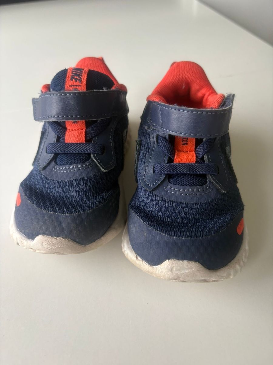 Nike Scarpe per ragazzi: Chaussures Nike Revolution 5, taille 22 – Usato da Versoix venduto da Pti-pois 1