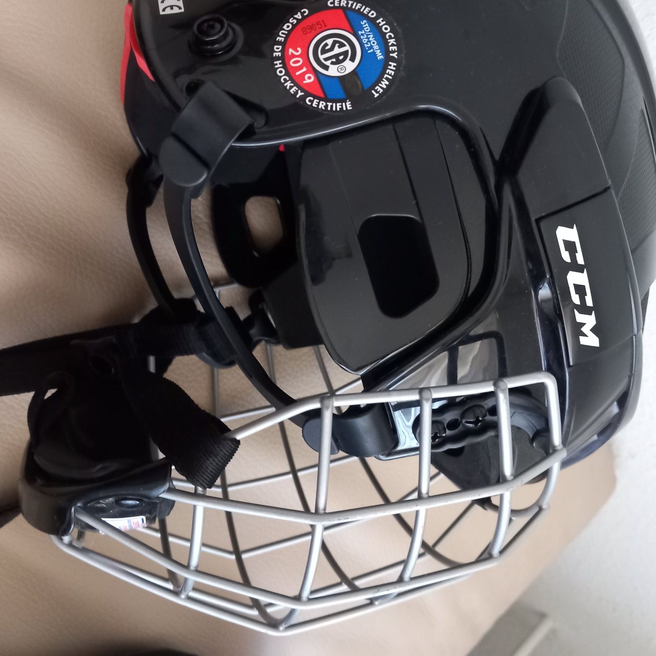 Fussball- & Hockeytore: Eishockey helm+ knie  & Ellbogen – Neu (gemäss Beschreibung) aus Basel von