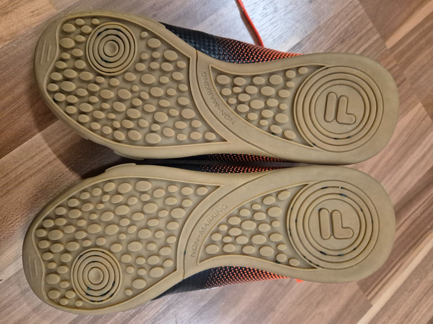 Fila Schuhe für Jungen: Fila Hallenschuhe Gr. 37 - B17 – Gebraucht aus Schwarzenburg von Flamingo07 1