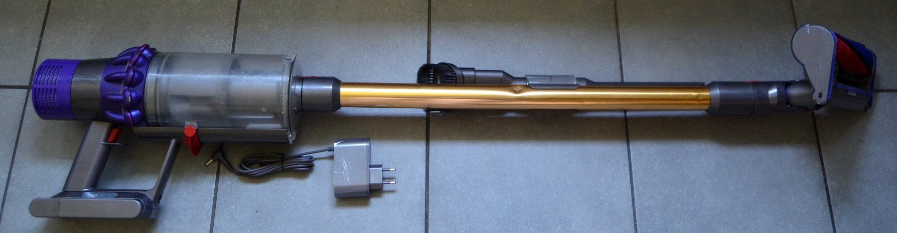 Dyson Aspirapolveri & Accessori: Dyson Cyclone V10  Staubsauger / aspirateur – Usato da Collonges venduto da arashee