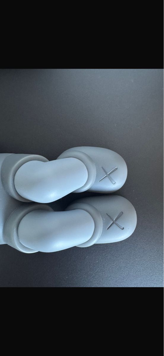 Medicom Toy Figuren: Kaws Holiday Shanghai – Gebraucht aus Pregassona von roc_6yl8 4