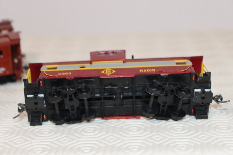 Modelleisenbahnen: 3 US Caboose ( 542 ) – Gebraucht aus Kerzers von Winu64 6