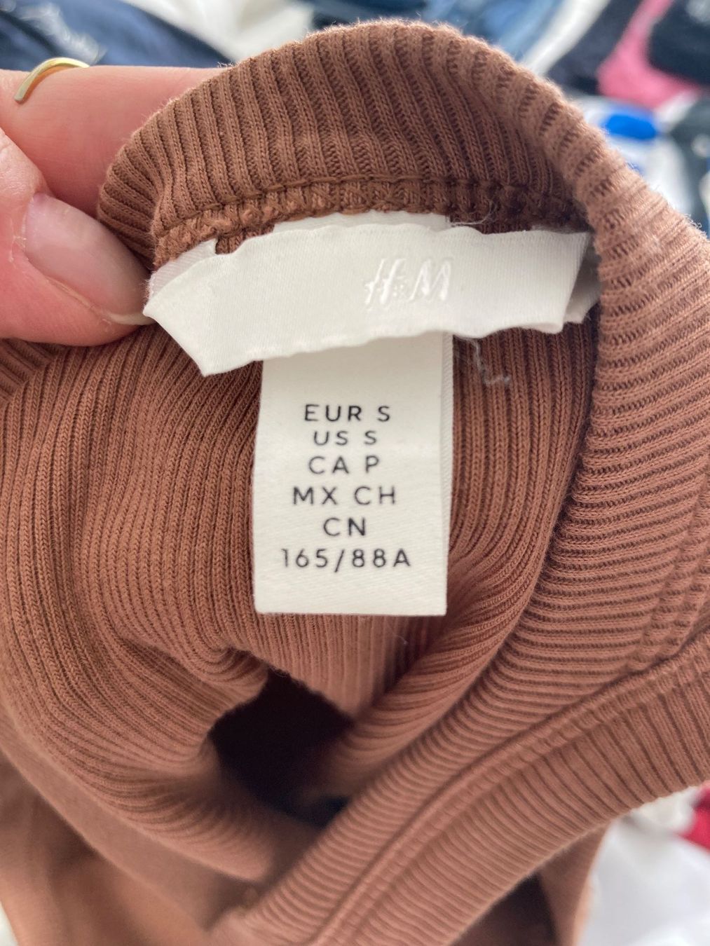 H&M Top: Top rostrot ripp – Usato da Zürich venduto da vesieber 1