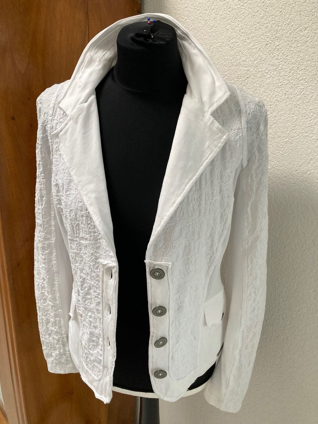 Giacche: Blazer elegant, weiss Gr. S, schönes Muster. – Usato da Glattpark (Opfikon) venduto da Pangie 1
