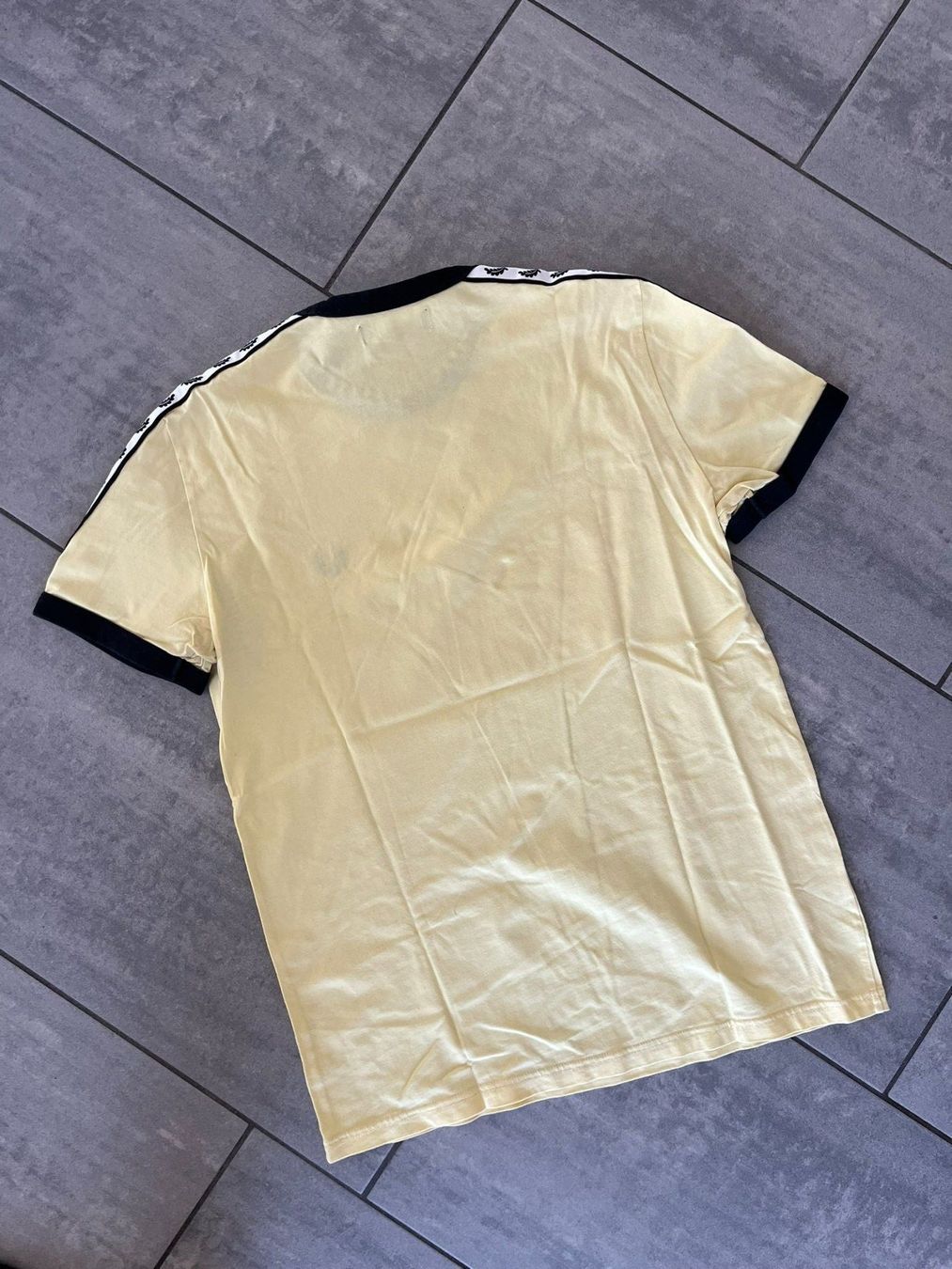 Fred Perry T-shirt: FRED PERRY T-Shirt Gelb – Usato da Otelfingen venduto da Denis_ZH 3