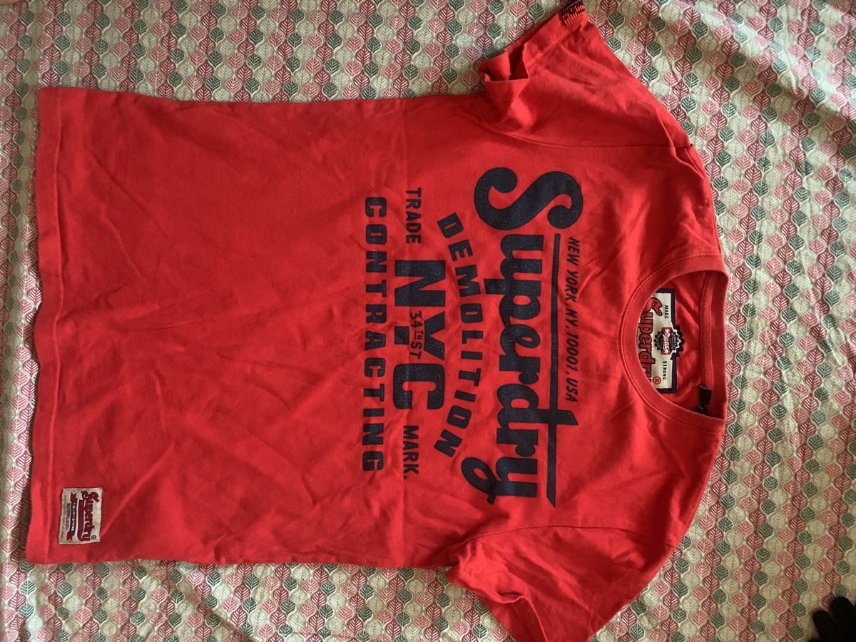 Superdry T-shirts: SUPERDRY t.Shirt gr M wie Neu  – D'occasion à Gutenswil par Bregenzer8610