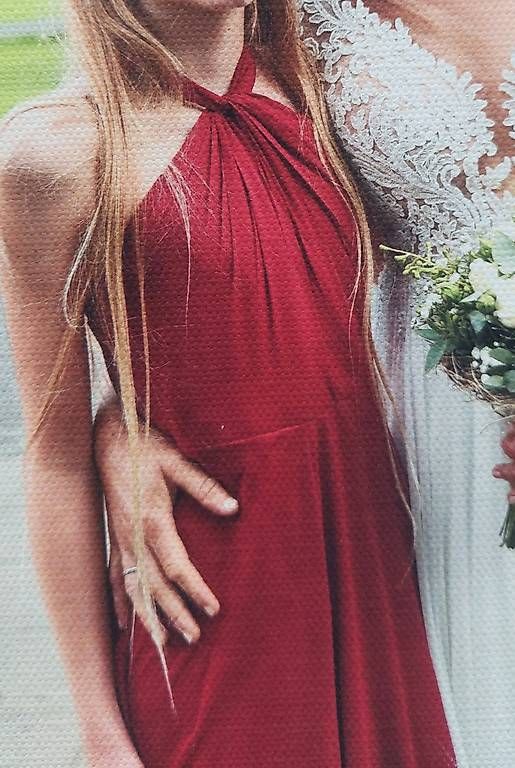 Robes et jupes: Rotes Kleid ca. Grösse 152 – D'occasion à Bürglen UR par iigelti