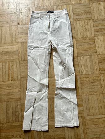 White Bell Bottom Pants Size S - Summer Staple 🌞 - Chic!