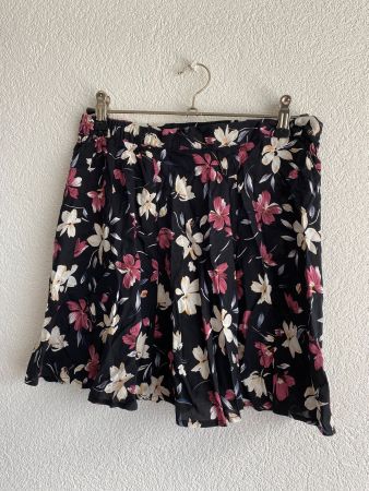 Jupe fleurie noire
