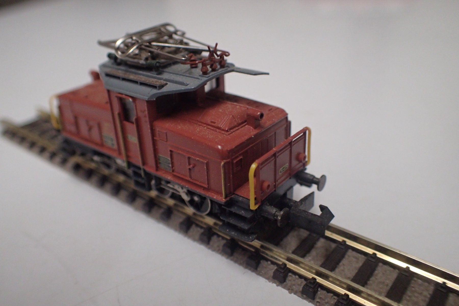 Arnold Modellini di ferrovie: N Arnold - Braune SBB Rangier E-Lok Type Ee 3/3 Nr 16405 – Usato da Lausanne venduto da Biquette6 2